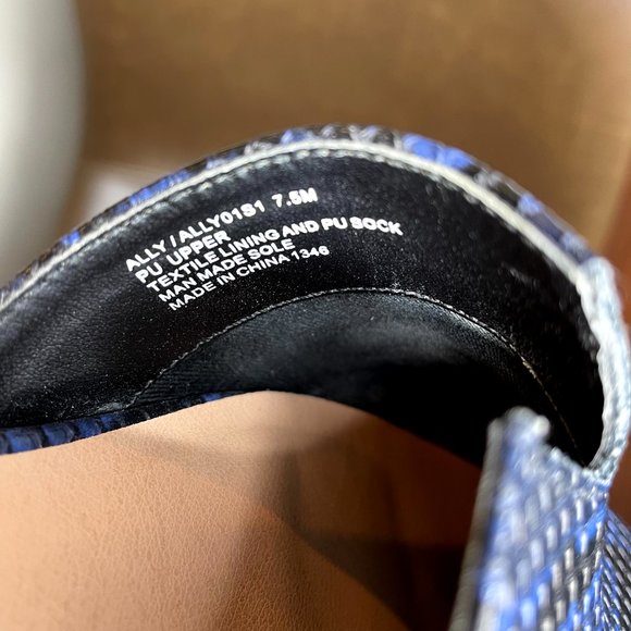 Steve Madden Blue Snakeskin Ally Slip On Mules 7.5 - Picture 5 of 5